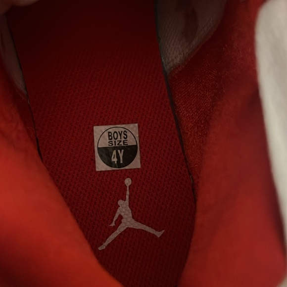 Nike Jordan 1 Mid 85
Size-Boys 4Y - Picture 8 of 9